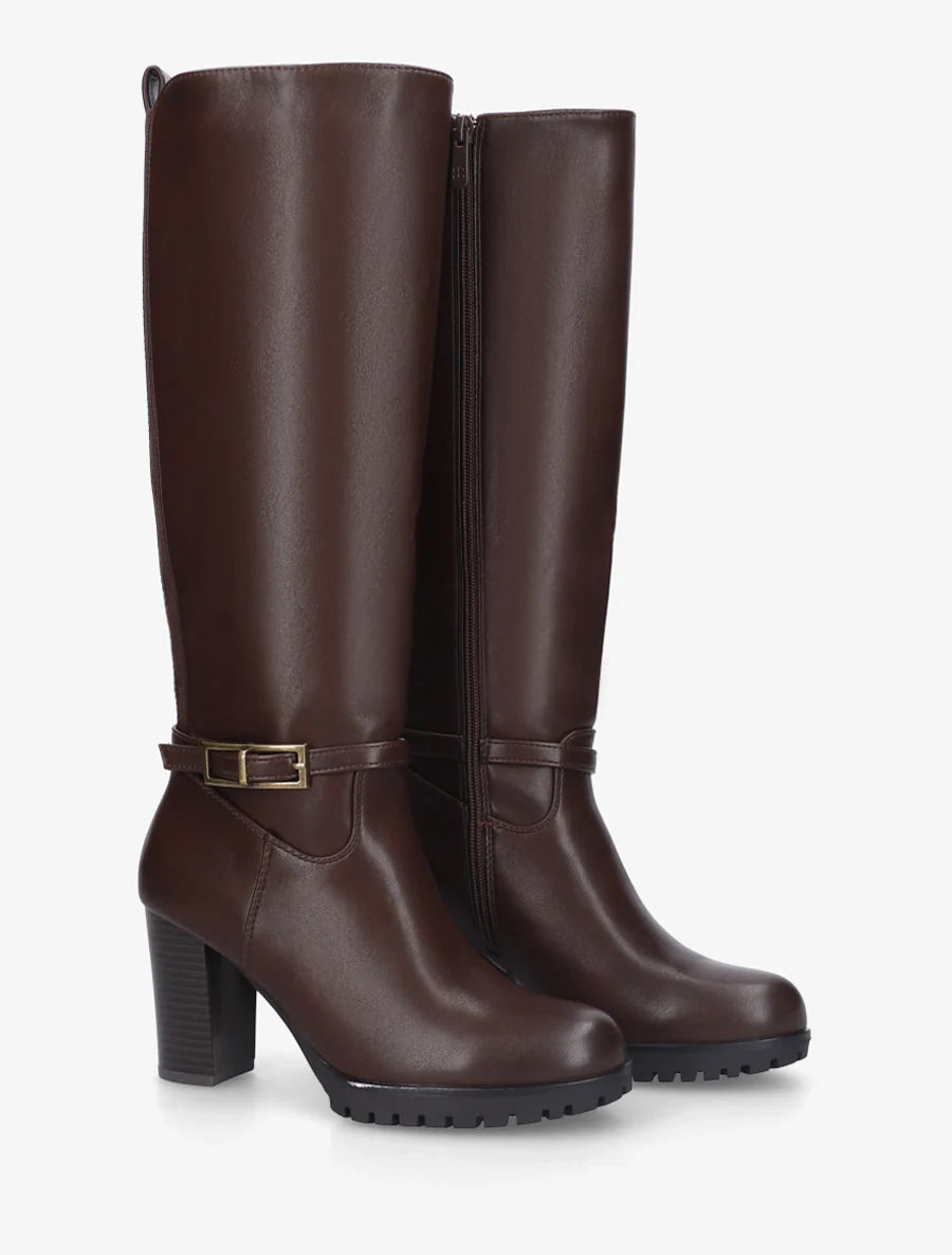 Botas con suela y tacón altos dentados