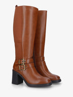 Botas con tacón y hebillas