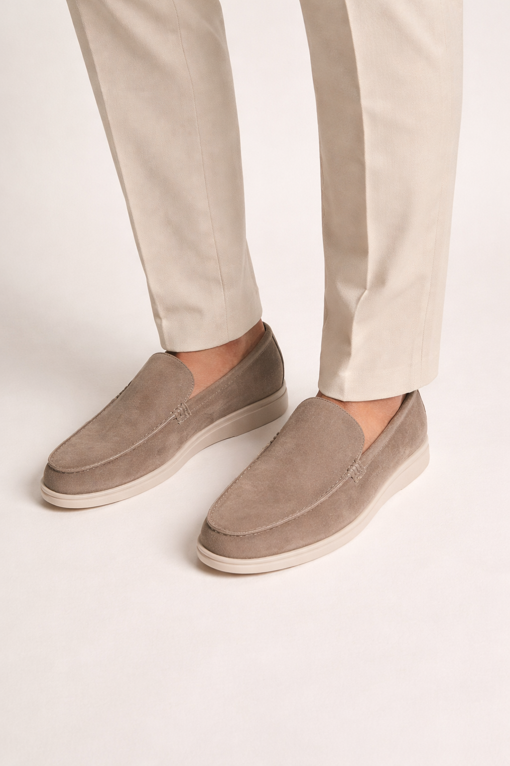 Elegantes mocasines de ante